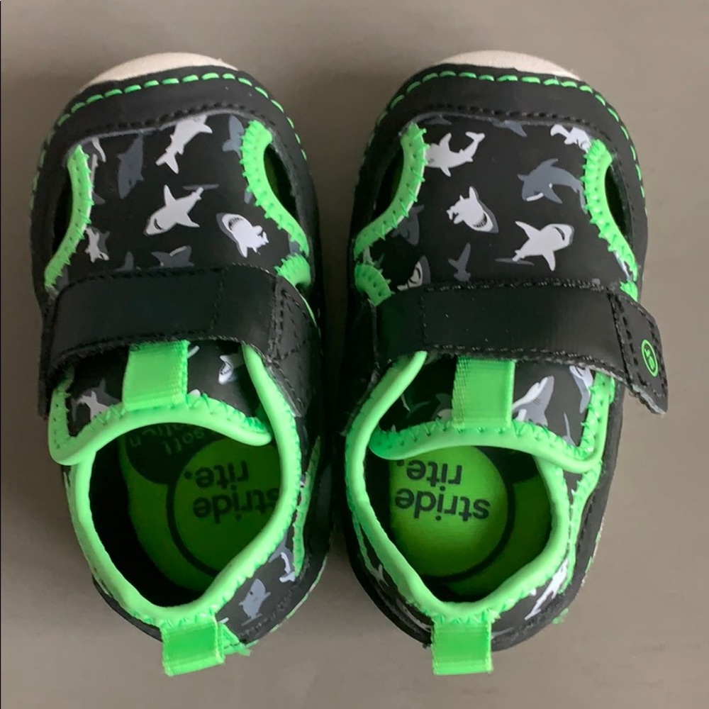Stride rite shark soft motion splash shoes